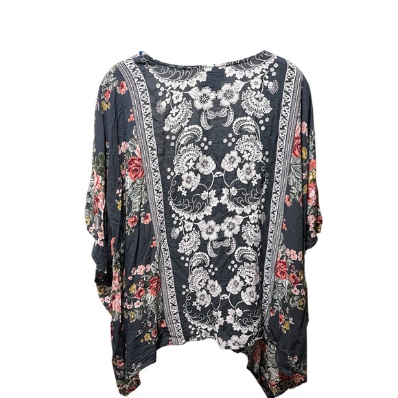 Angie Grey and White Floral Kimono 2X - Picture 3 of 4
